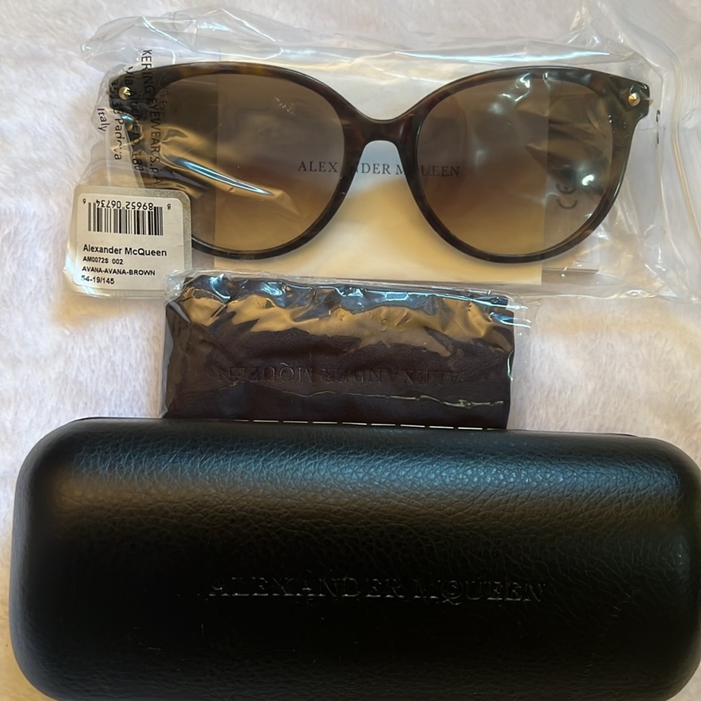 Alexander McQueen Avana Brown Tortoiseshell Sunglasses Leather Case Cloth Card